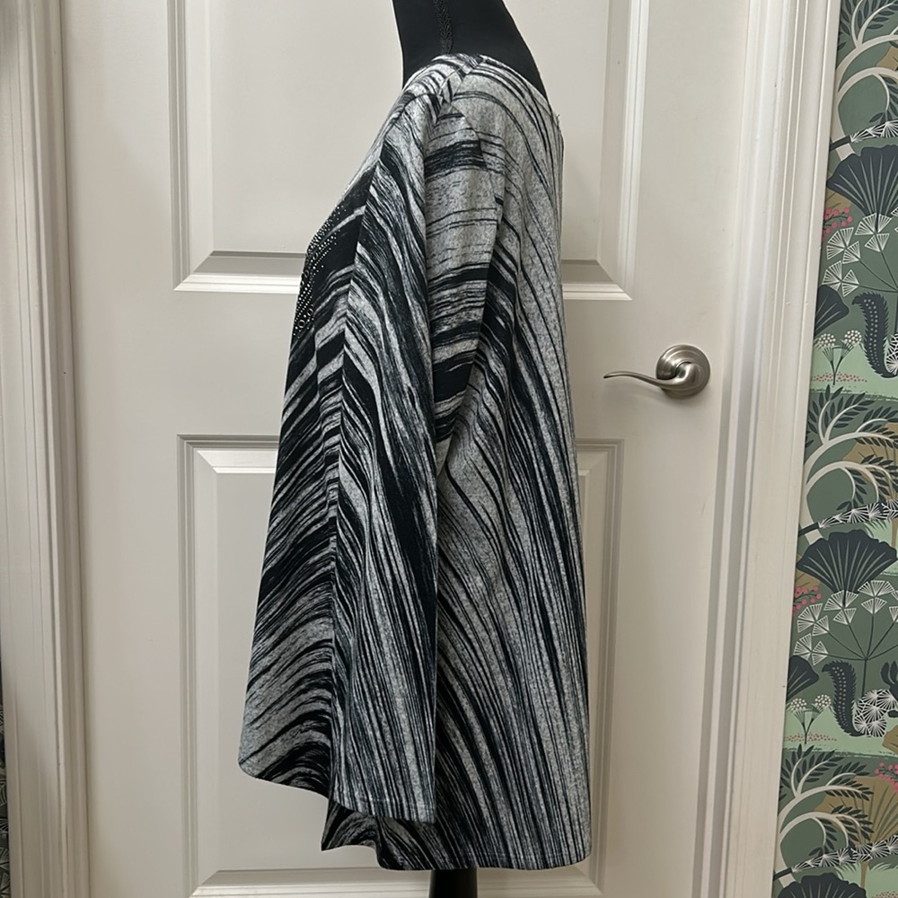 Gently worn B.L. E. U. knit Tunic 1X - Picture 4 of 6